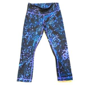 Lululemon workout tights / crops. Worn once.